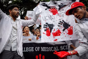 India’s top court orders protesting doctors to resume work by Tuesday