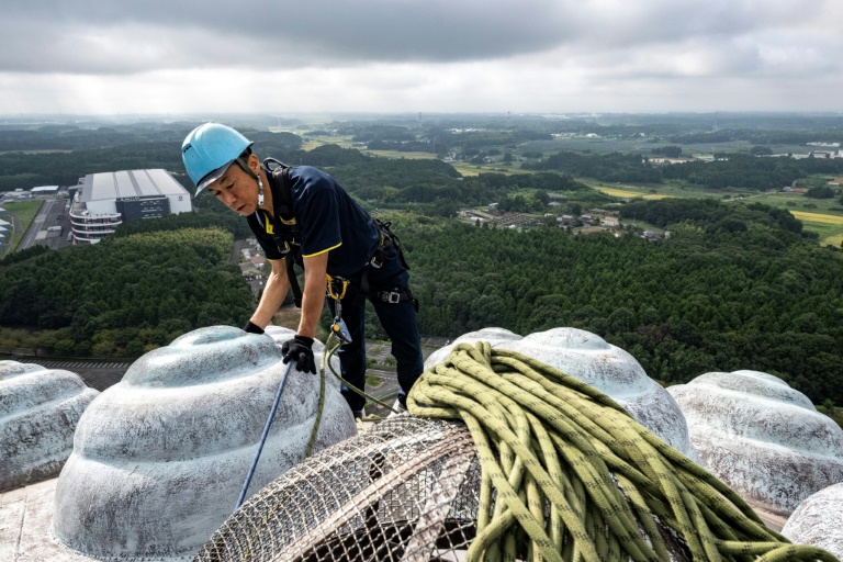 Japanese duo spruce up world’s tallest bronze Buddha